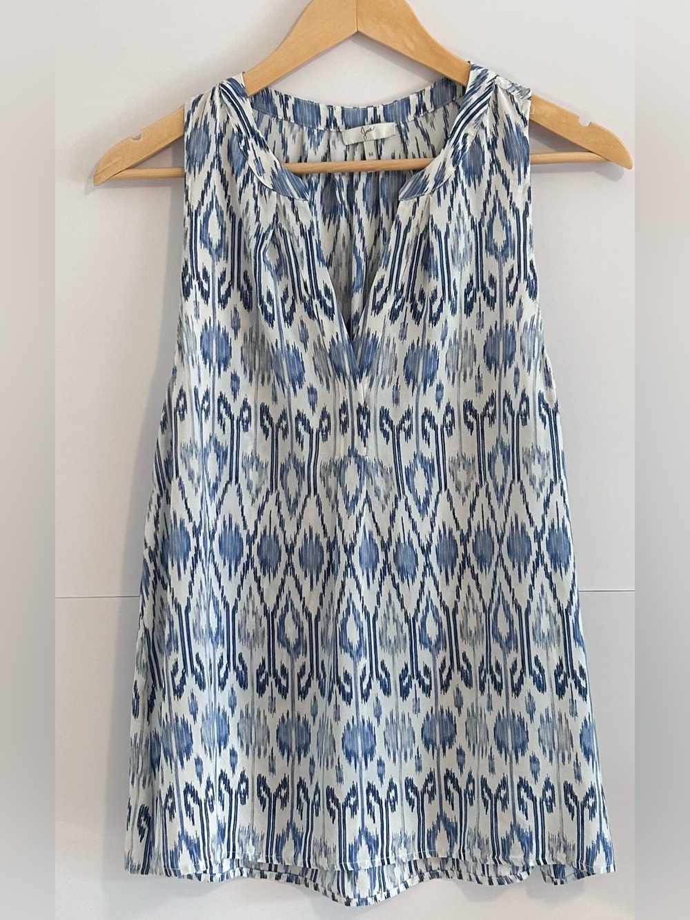 Joie Aruna 100% Silk Ikat Print Sleeveless Blouse Blue Ivory M